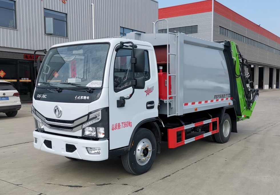 齊東方牌CLD5070ZYSEQ6型壓縮式垃圾車(chē)