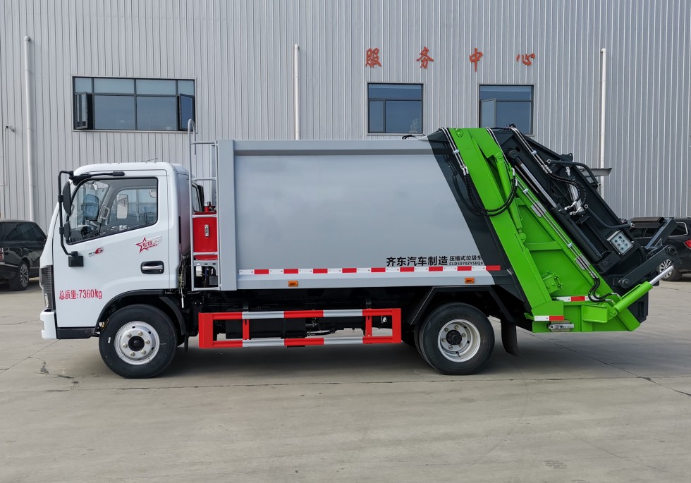 齊東方牌CLD5070ZYSEQ6型壓縮式垃圾車(chē)